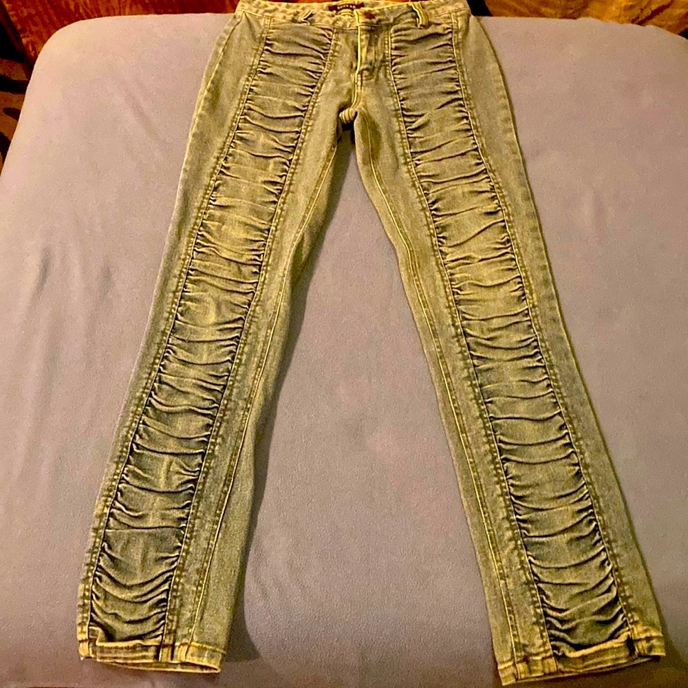 Stretchy quality, hip, hugging jeans with boot cut